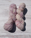 LANA MERINO SUPERWASH MORADO CREMA